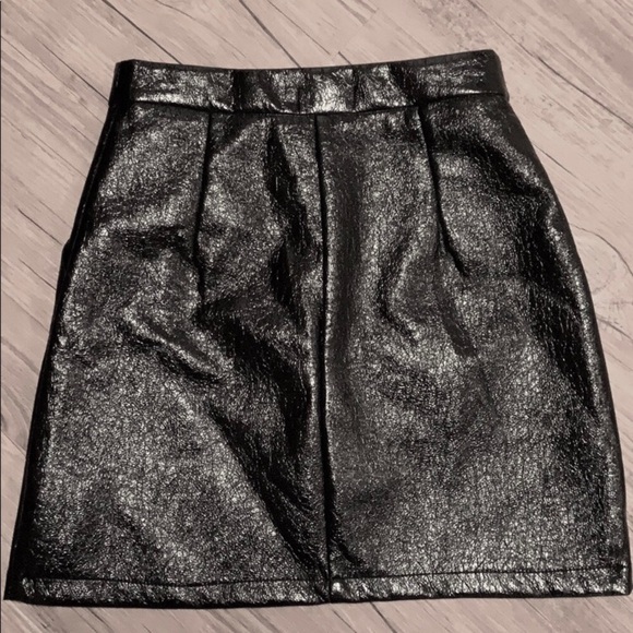 Boohoo faux leather latex mini skirt w pockets - Picture 4 of 7